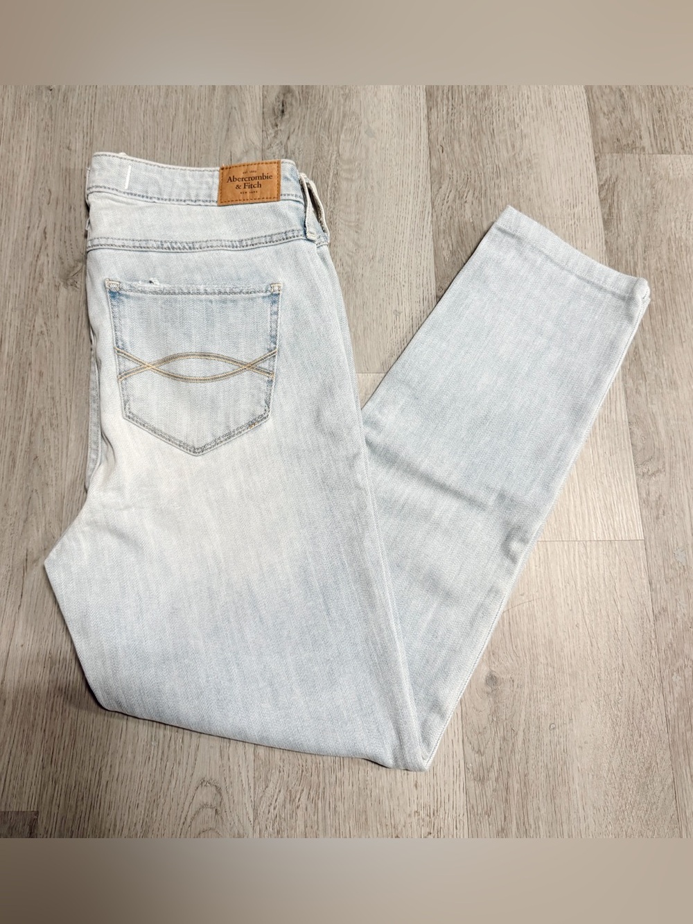 •ABERCROMBIE & FITCH• SKINNY JEANS